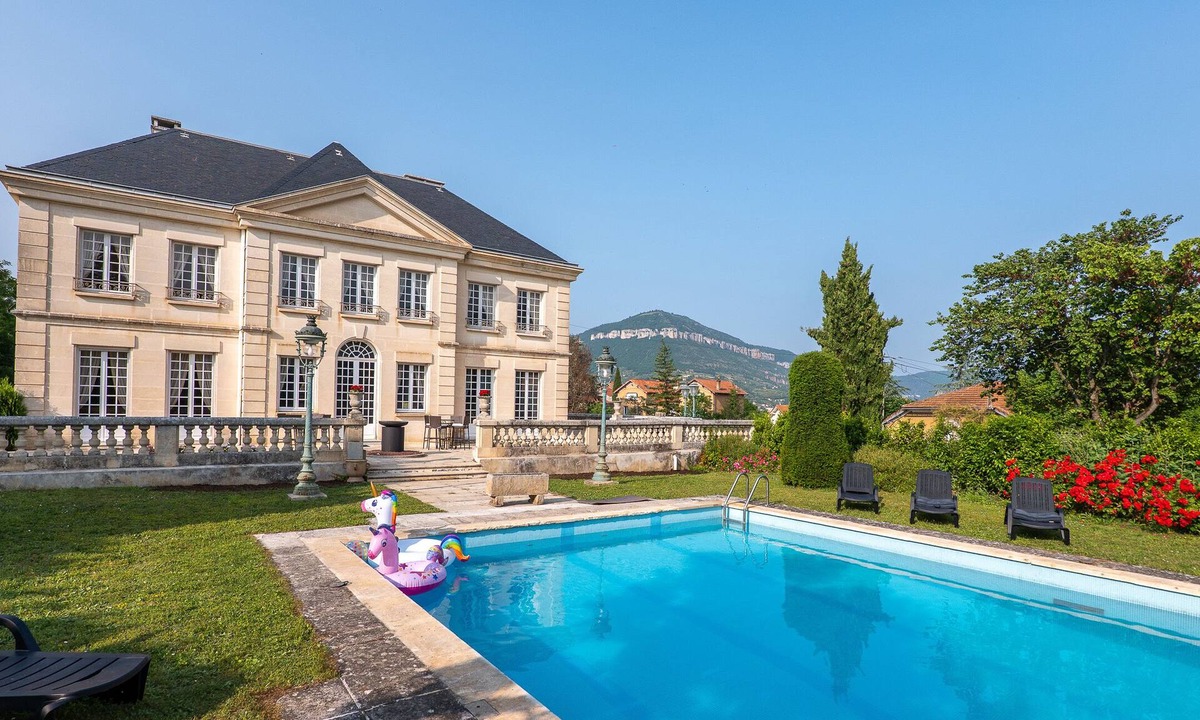 Millau Apartment | Millau apartment in bourgeois house