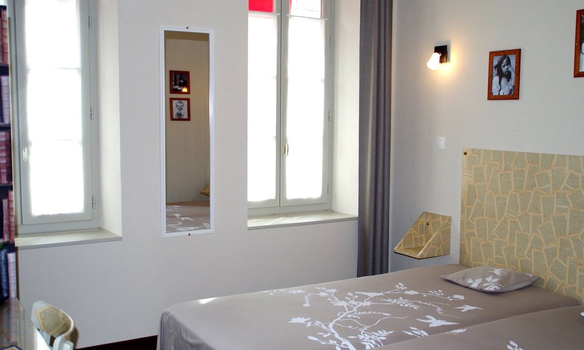 La Charite-sur-Loire Hotel | Mille et une Feuilles