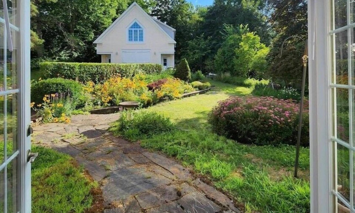 Mahone Bay Bed & Breakfast | Miller House By the Bay