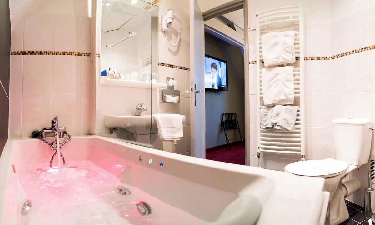 Seclin House | Millesime Room with Bathtub - 1