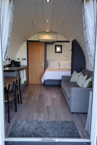 Stromness Villa | Millfield Glamping Pods - Heatherhouse