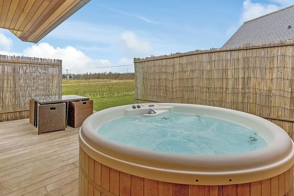 Pocklington Ski Chalet | Millington Deluxe Lodge