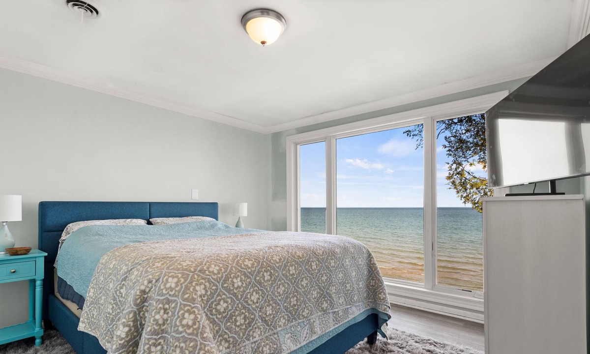Carsonville House | Million dollar views, lakefront home w/sandy beach