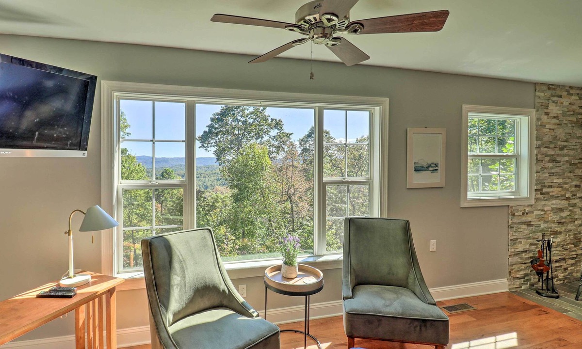 Mills River House | Mills River Forest Home w/ Deck & Mountain View!
