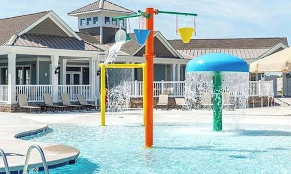 Frankford House | Millville by the Sea townhome with clubhouse, pools & wellness center access