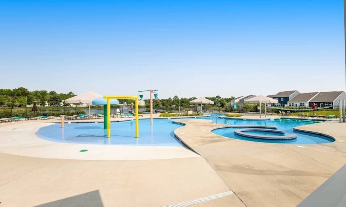 Frankford Condo | Millville by the Sea townhome with clubhouse, pools & wellness center access