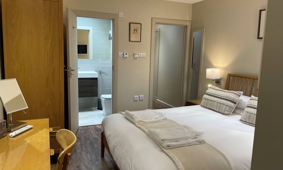 Lee-on-the-Solent Apartment | Milvil Self Contained Apartment