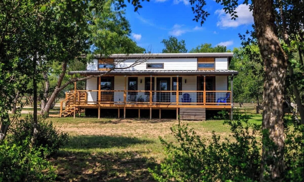 Fredericksburg Cottage | Mimosa Waterfront With Hot Tub