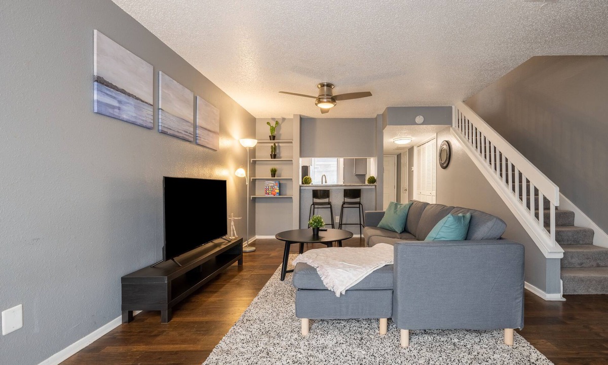 North Austin Civic Association House | Min's Away From Domain, Q2, Breweries W/Pool