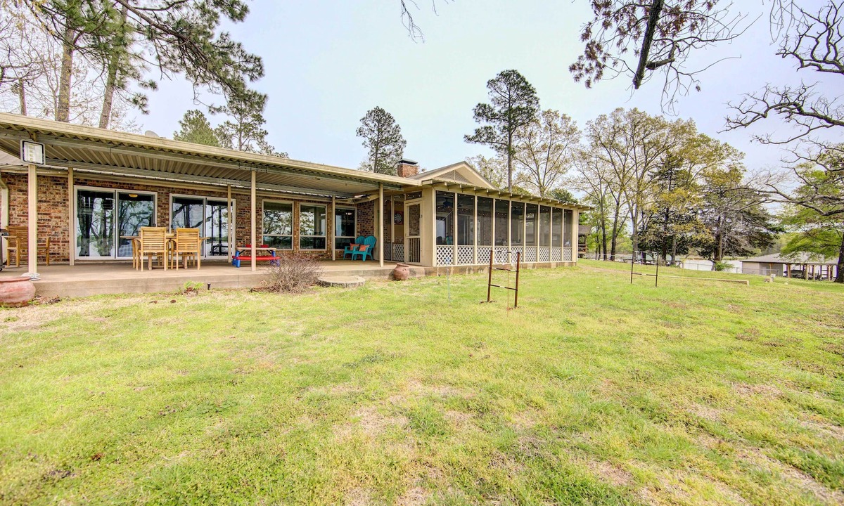 Mineola Cottage | Mineola Lake House w/Dock & Fire Pit!