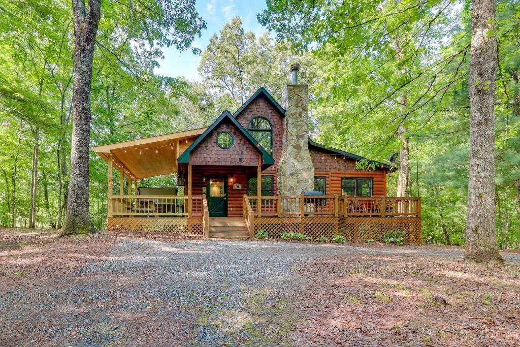 Mineral Bluff House | Mineral Bluff Cabin: Hot Tub, Pets, & Peace