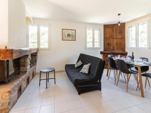 Minerve House | Minerve holiday home with garden