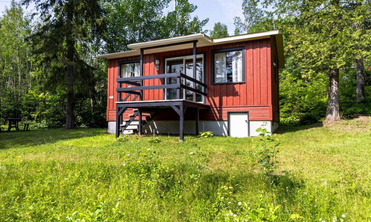 Pohenegamook House | Mini chalet Lac Pohénégamook, un havre de paix! #1