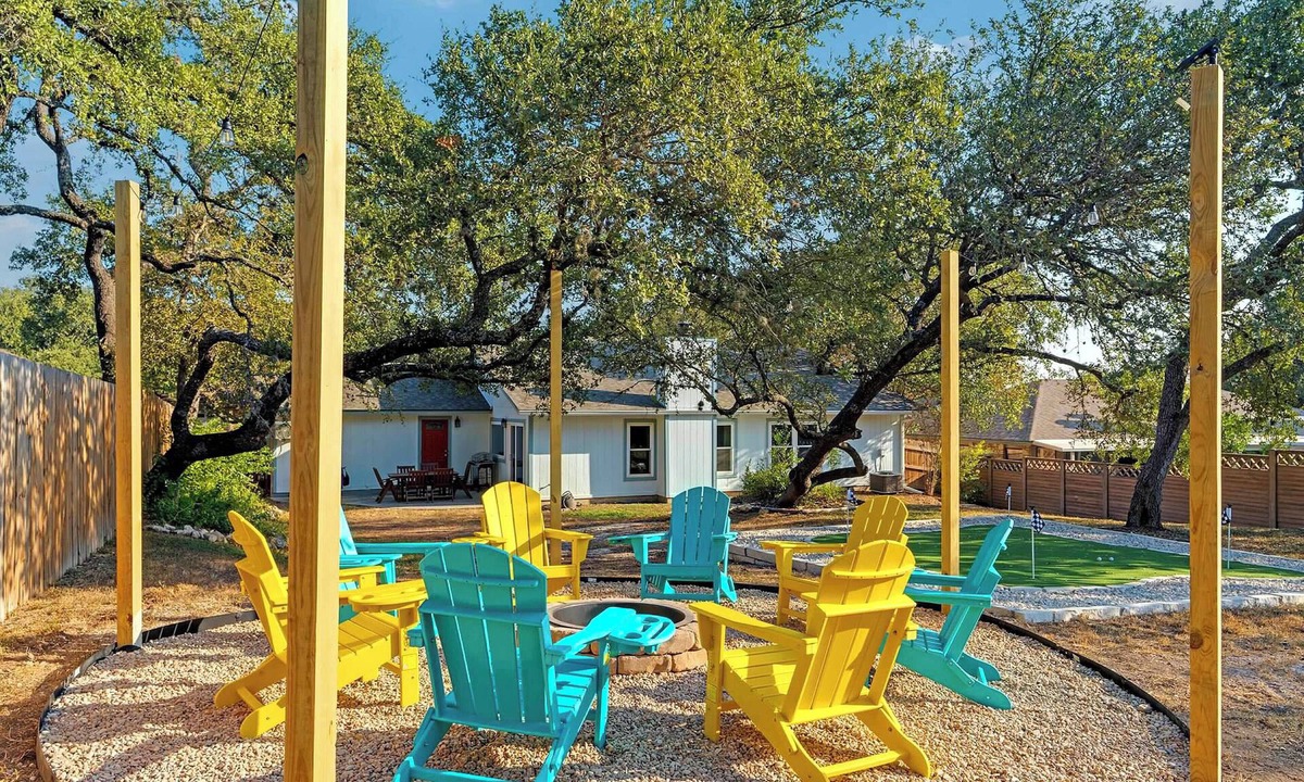 West San Antonio House | Mini Golf, Arcade & Fire Pit! San Antonio Home