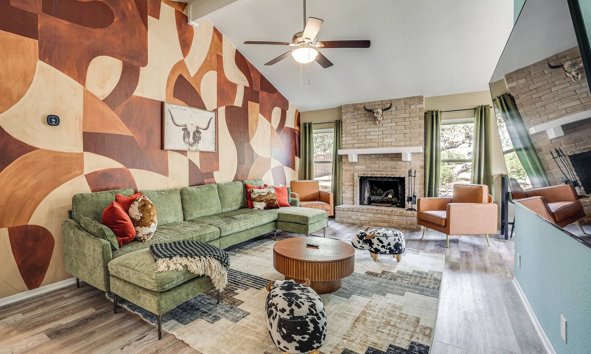 West San Antonio Cottage | Mini Golf, Arcade & Fire Pit! San Antonio Home