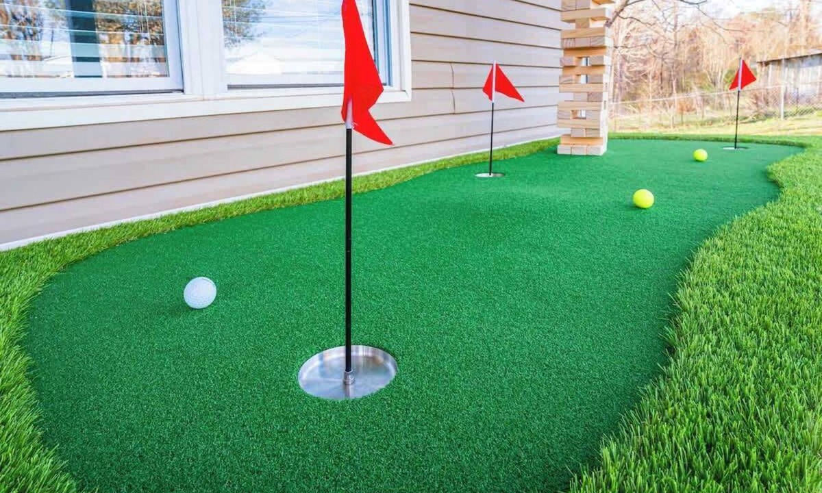 Lupton City House | Mini Golf | Firepit | VR Games | Live Moss Wall!