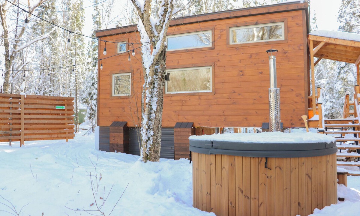 Sainte Rose du Nord Ski Chalet | Mini-maison En Montagne avec Spa, Sauna & Rivière