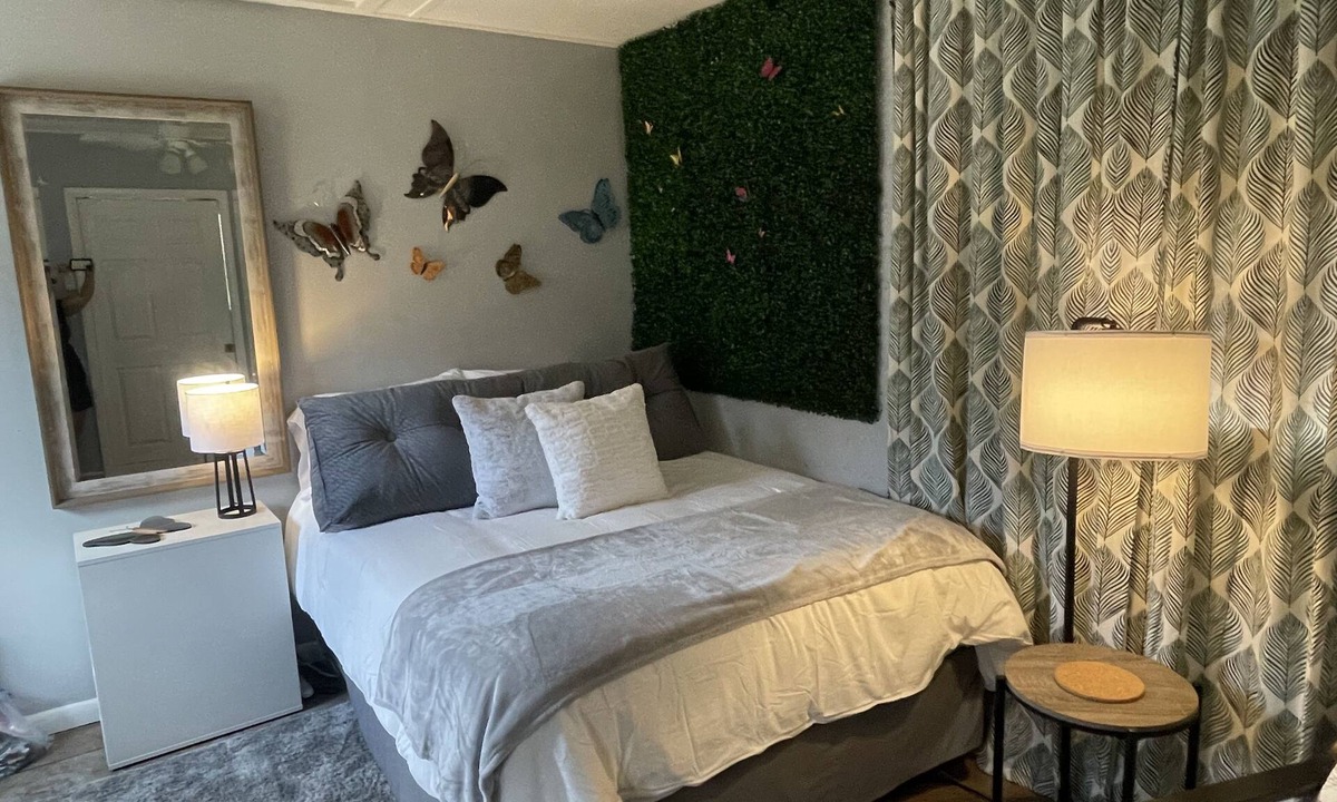 DeLand Apartment | Mini Monarch 🦋 Cabina