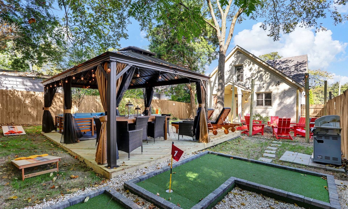 East Midtown House | Mini Pool, Mini Golf! Modern Vintage Memphis