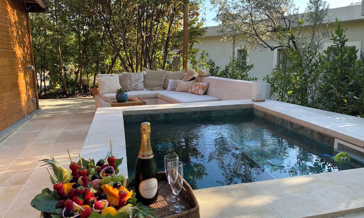 Cagnes-sur-Mer Ski Chalet | Mini Villa With Jacuzzi