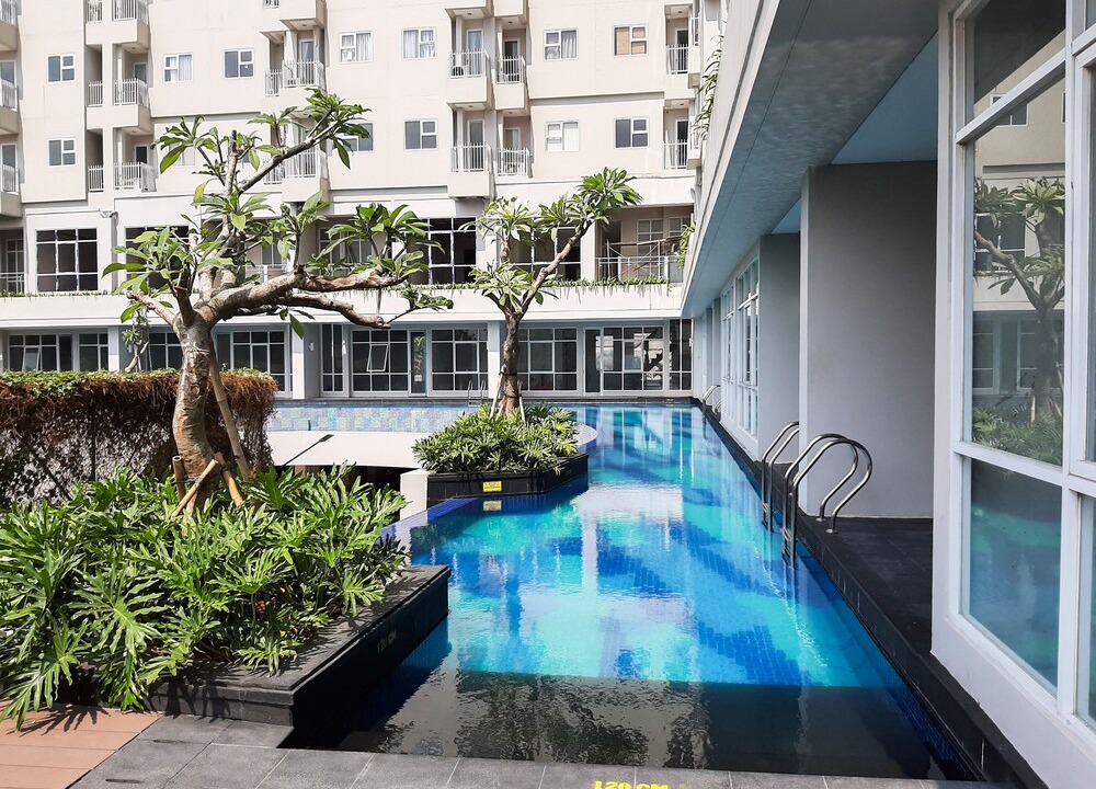 Pondok Aren Hotel | Minimalist and Cozy Studio Bintaro Icon Apartment
