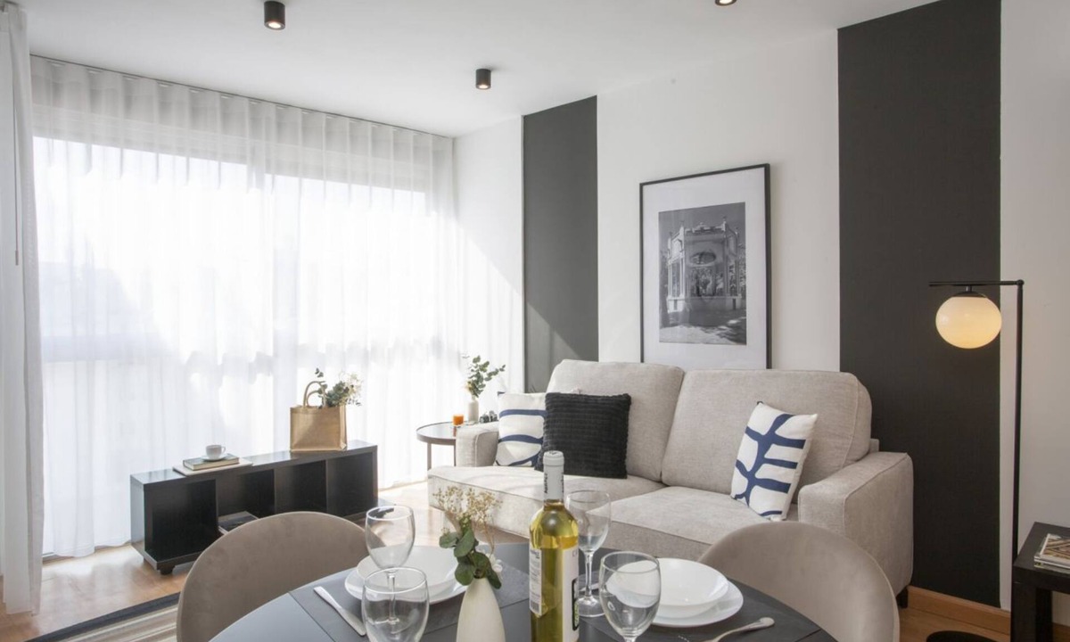 Castello de la Plana Apartment | Minimalist twin studio in Castellón