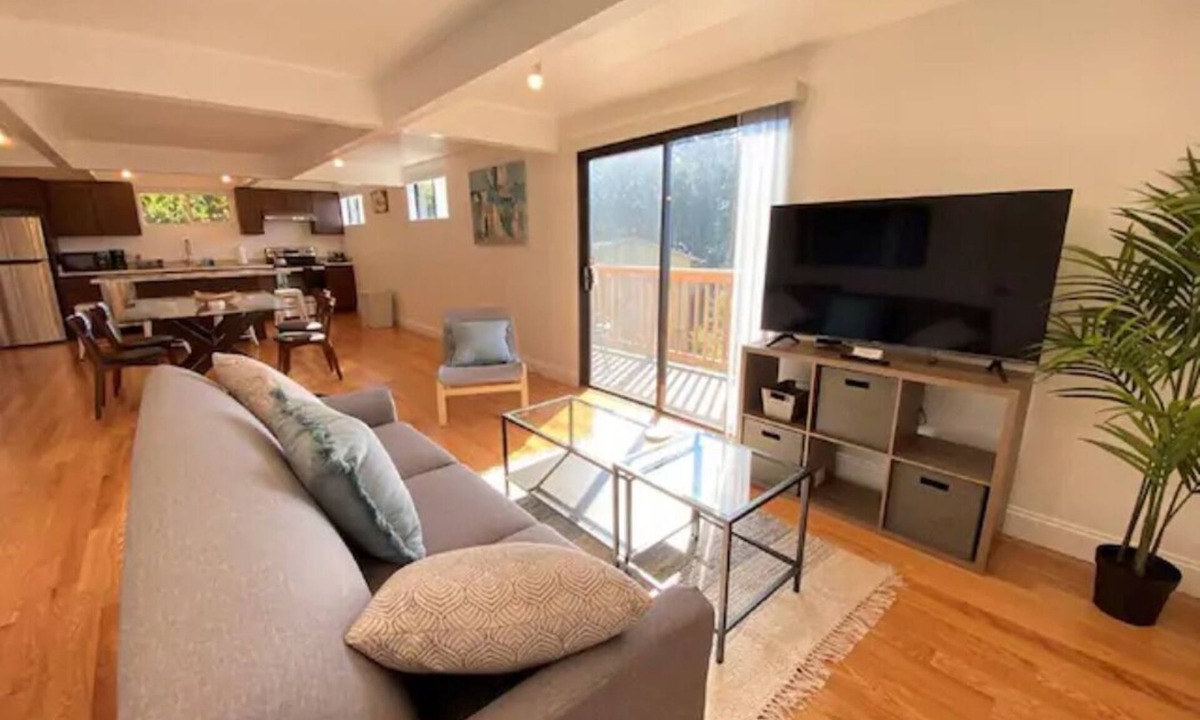 Chabot Park Apartment | Minimalist Zen Overlooking