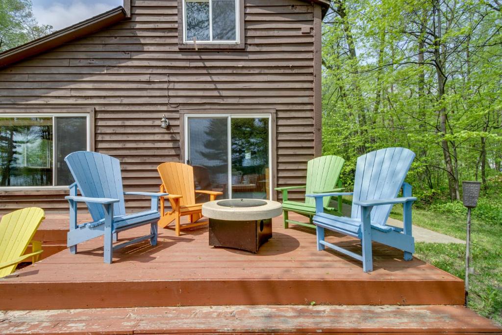 Ossipee House | Minnesota Cabin w/Deck & Private Beach