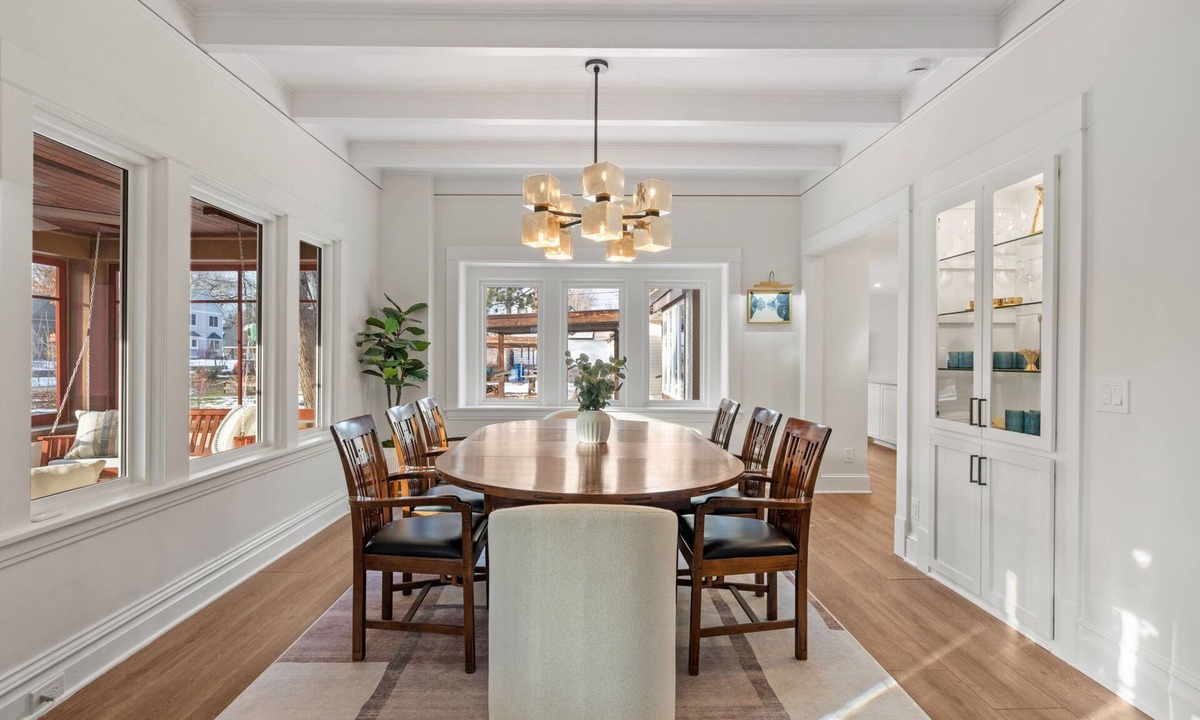 White Bear Lake House | MINNeSTAY* Featherstone