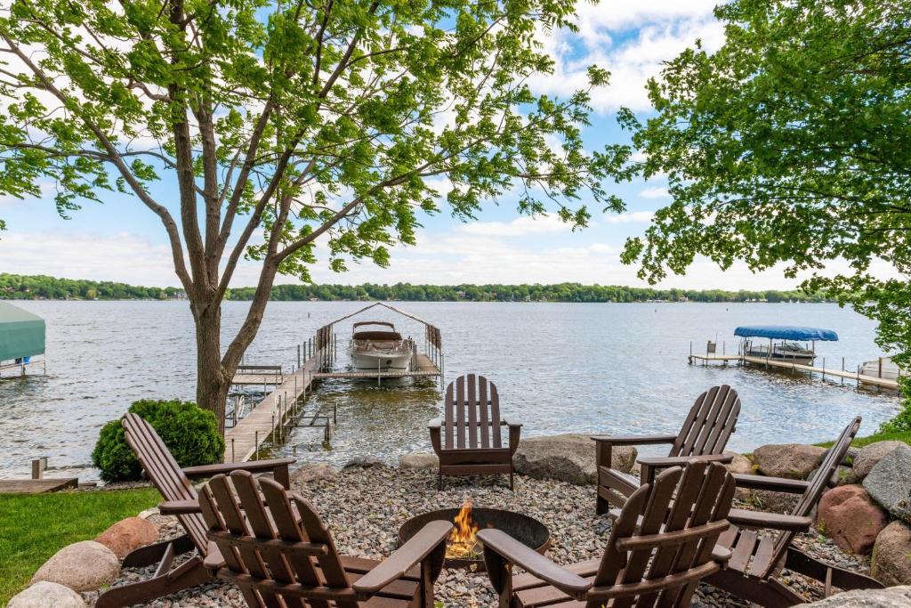 Mound House | Minnestay-Lakefront Luxury