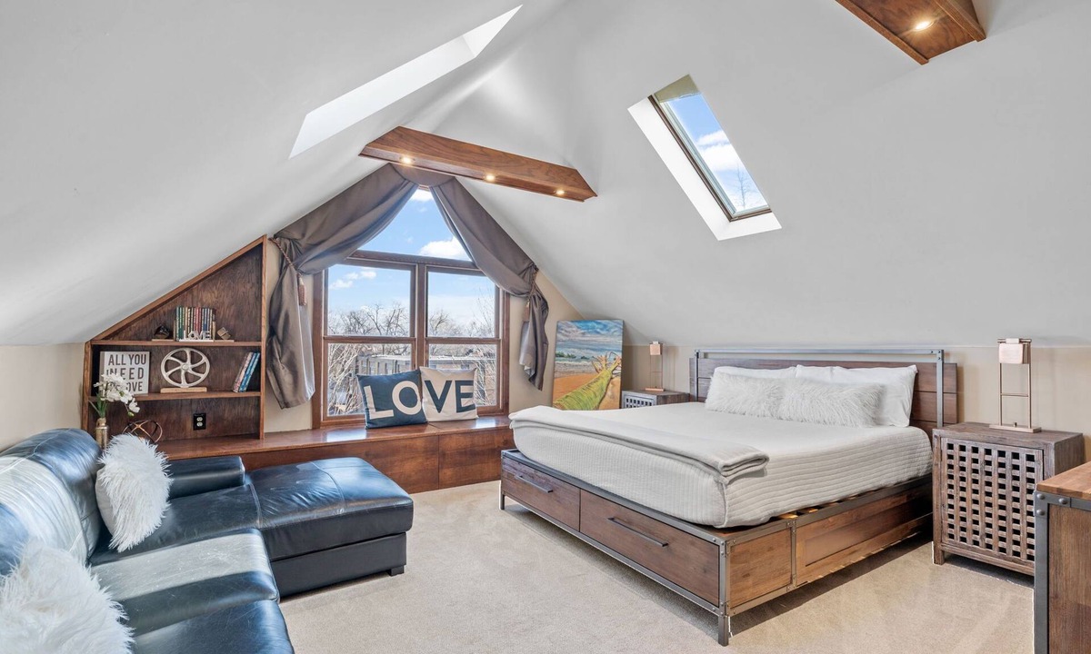 Kingfield House | MINNeSTAY* Urban Oasis Uptown | Walker's Paradise
