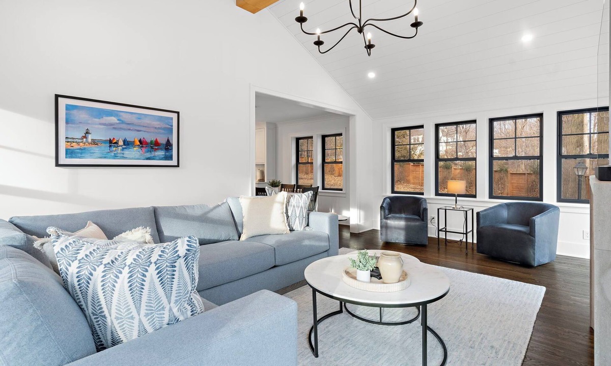 Wayzata House | MINNeSTAY* Wayzata Cove