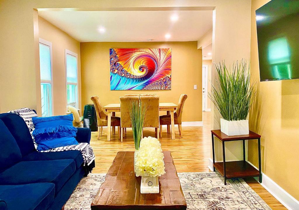 Springfield Apartment | MIns from MGM and Museums