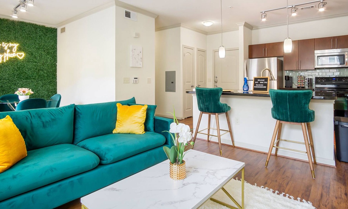 South Main Apartment | MINS FROM NRG Stadium & Medical Center