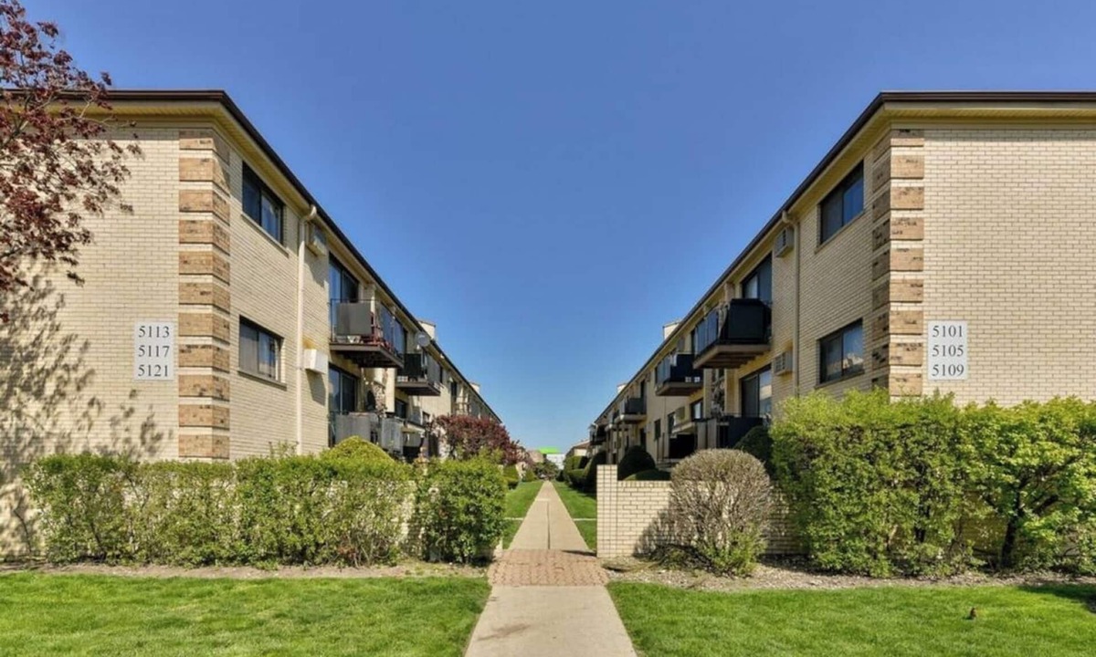 O'Hare Apartment | Mins from O'Hare Safe Location Private Parking