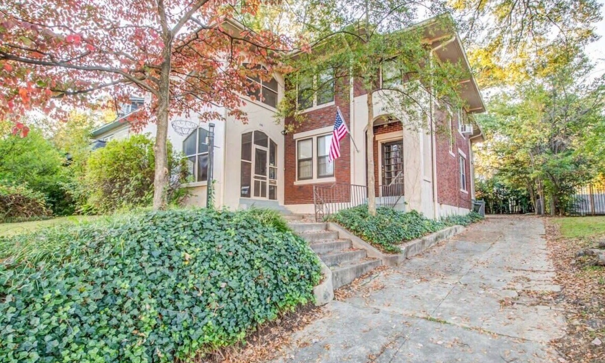 Evergreen Apartment | Mins to Downtown, Bottom Unit - Bluemoon Bungalow