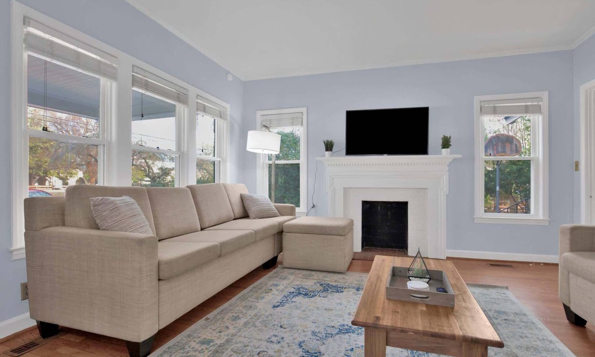 Terry Sanford House | Mins to Downtown & Ft Bragg! Crafty in Haymount