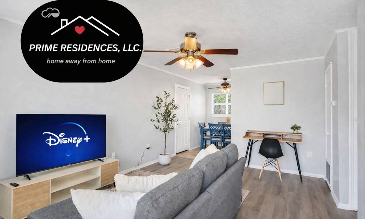 Lawton House | Mins to Fort Sill FREE WIFI & Streaming Large back Yard Perfect for large groups