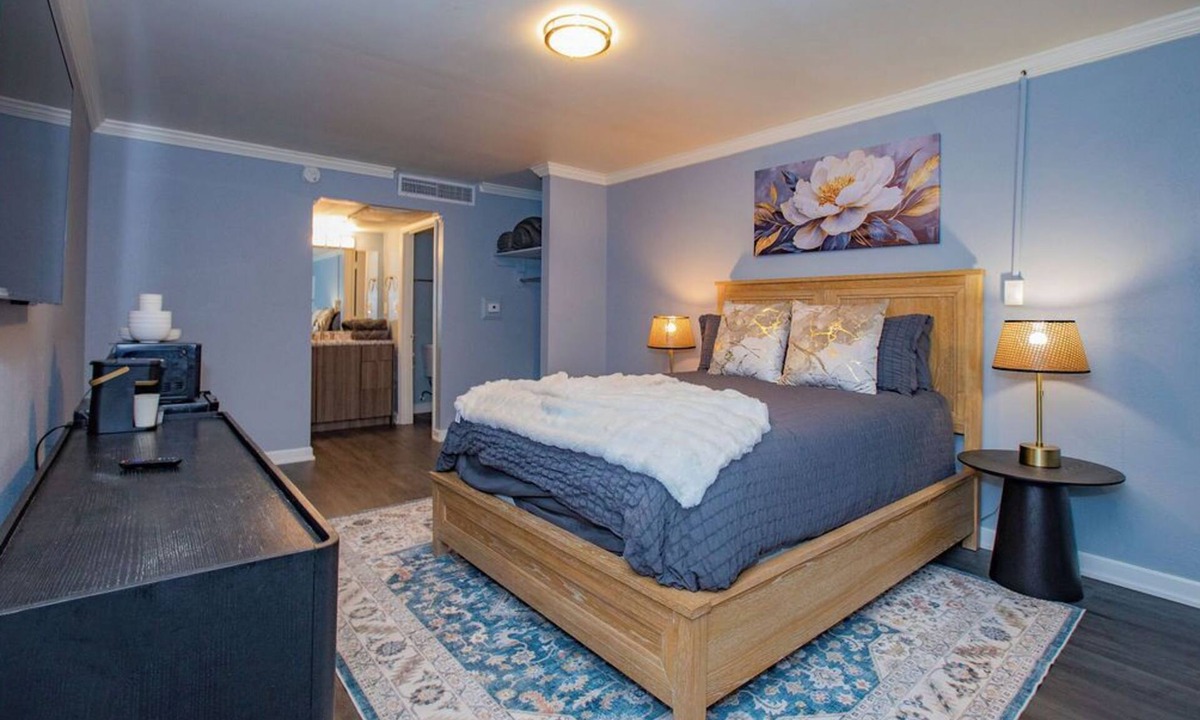 Sheffield Park Apartment | Mins to Hospitals*Arenas*Stadiums*Uptown & Museums