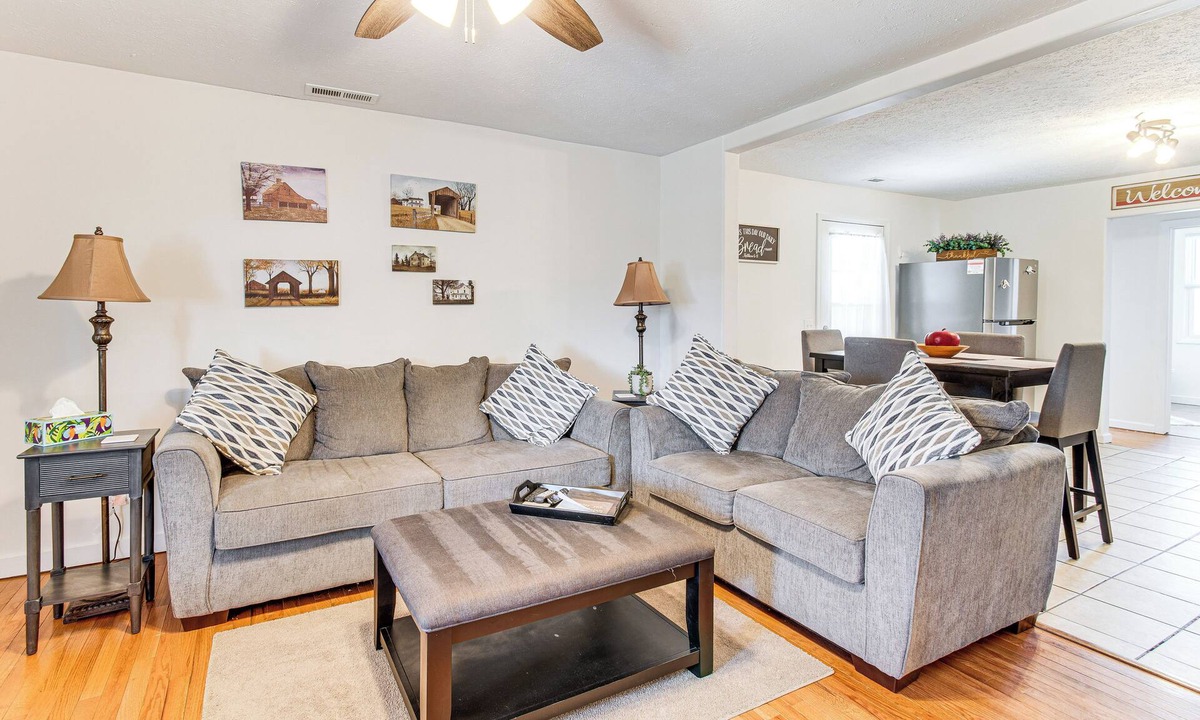 Casey House | Mins to Local Attractions: Pet Friendly w/Yard!