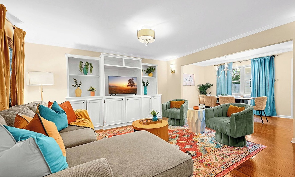 Mid City South House | Mins to LSU Campus | Private Pool | Hot Tub | BBQ