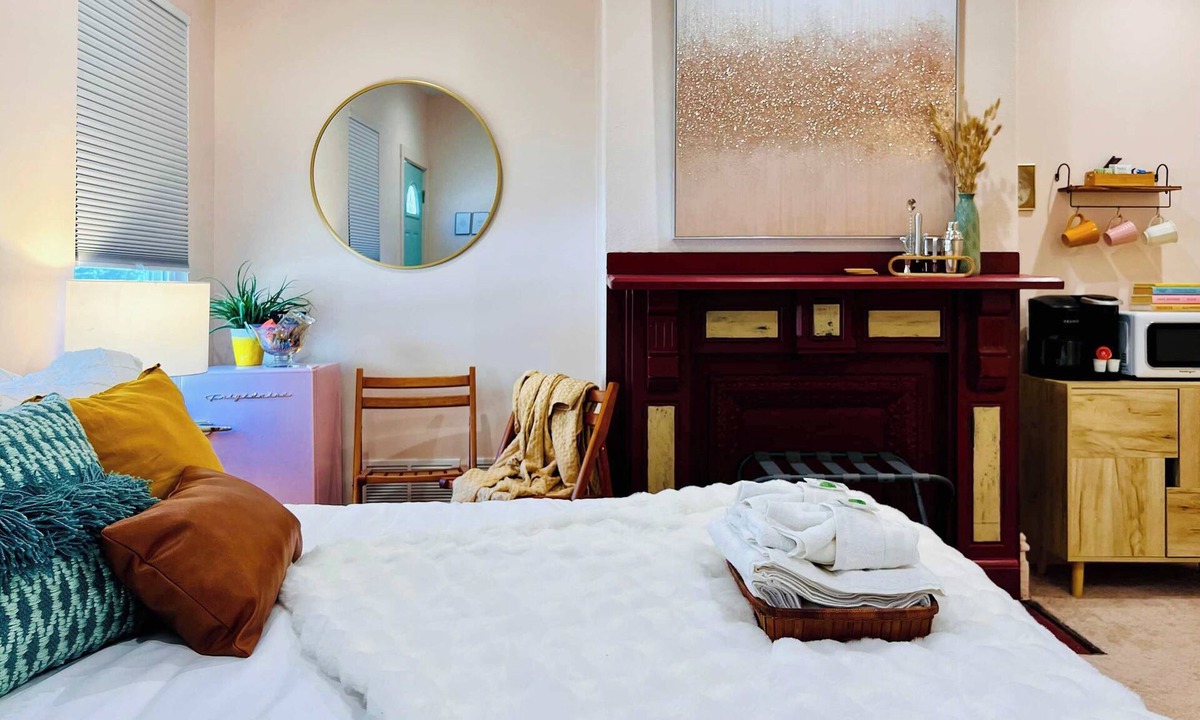 Pittsburgh House | Mins to Stadiums Chic Studio City Views