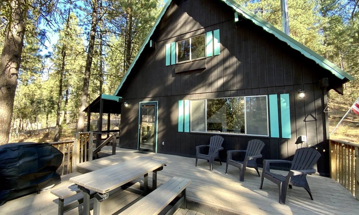 Cascade House | Mint Chip Cabin - Pet friendly - Forested - Large deck - Fire pit