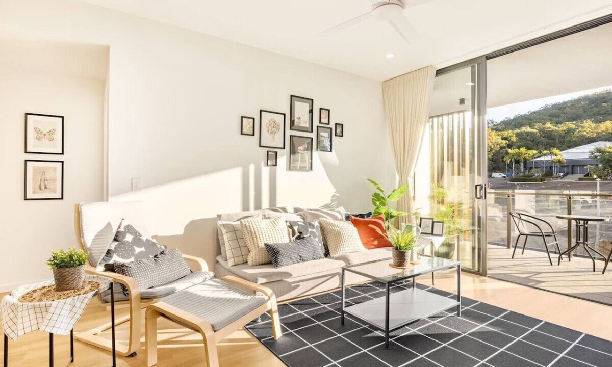 Mount Gravatt Apartment | Mint New Stylish 3Beds Apt View/Shops/Highway!