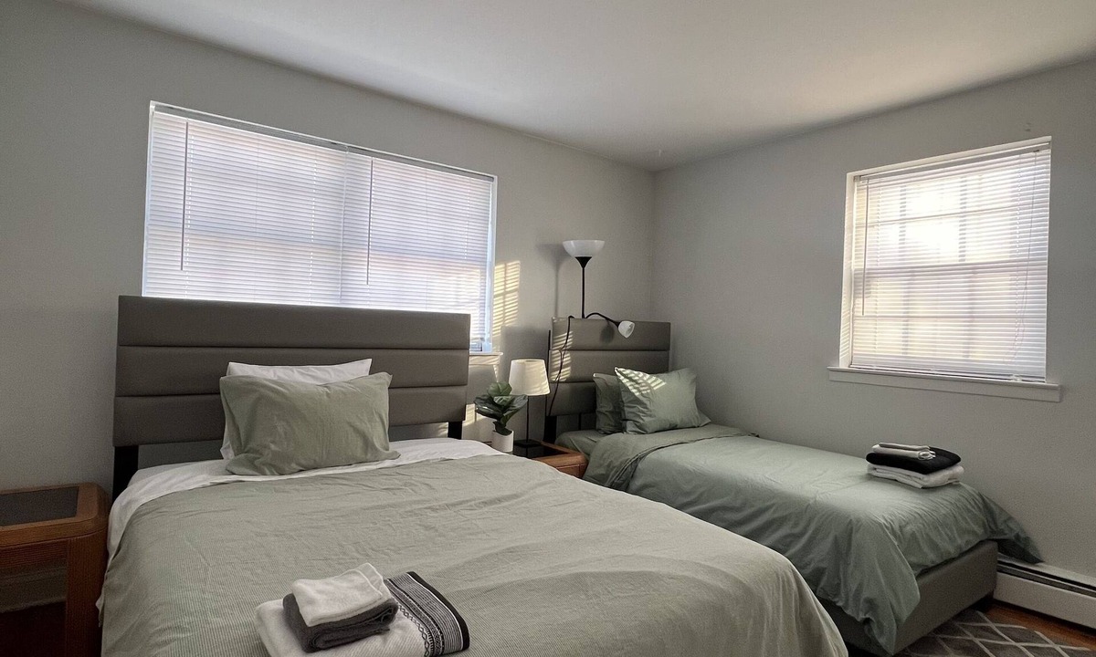 Des Plaines Apartment | Minutes from O’Hare!