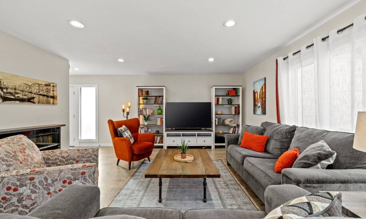 Ozark House | Minutes from Ozark`s favorites