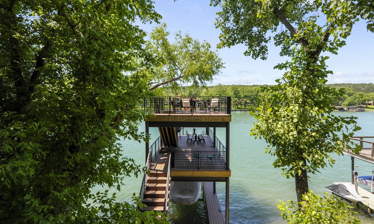 Rio Robles House | Minutes to Downtown Austin: Peaceful Waterfront Retreat with City Access Nearby