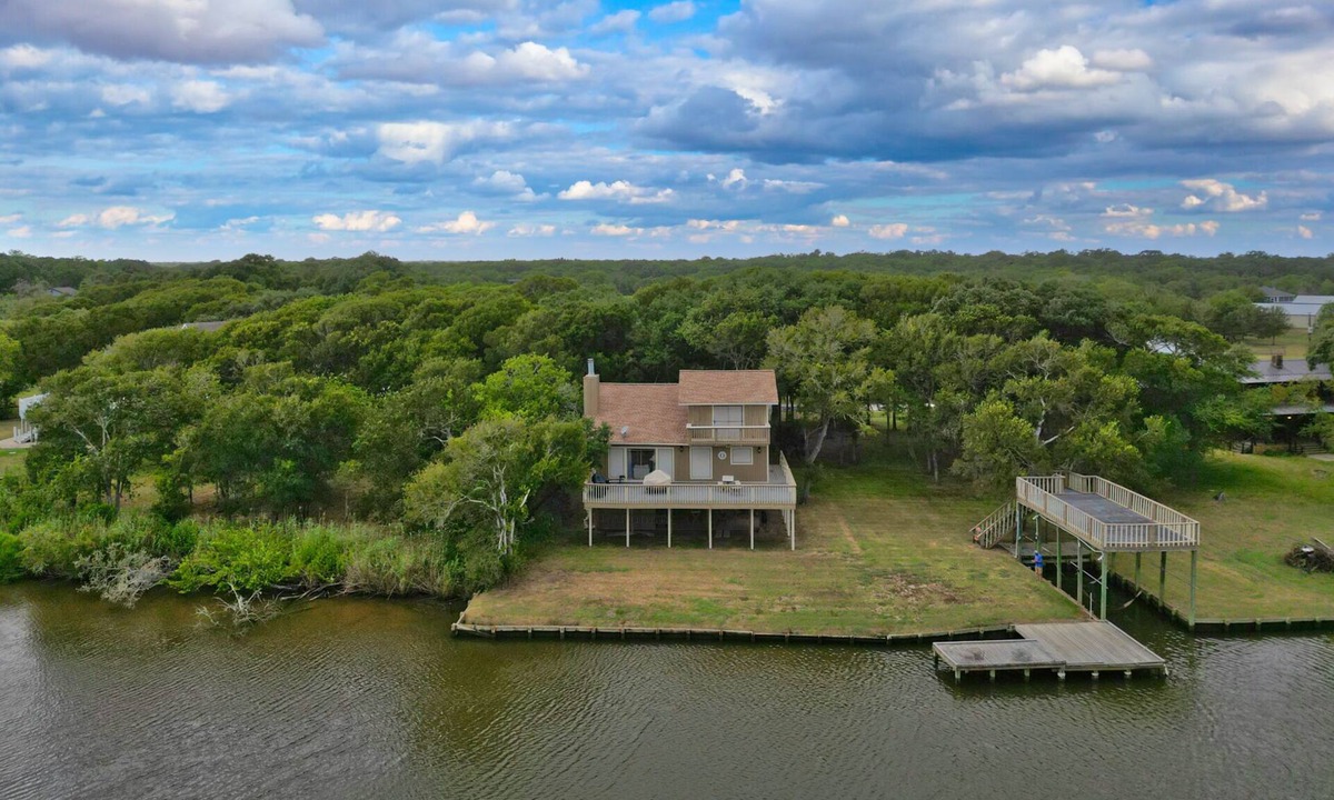 Cedar Lane House | Minutes to the Beach! Family friendly House with lots of fishing oppurtunity!