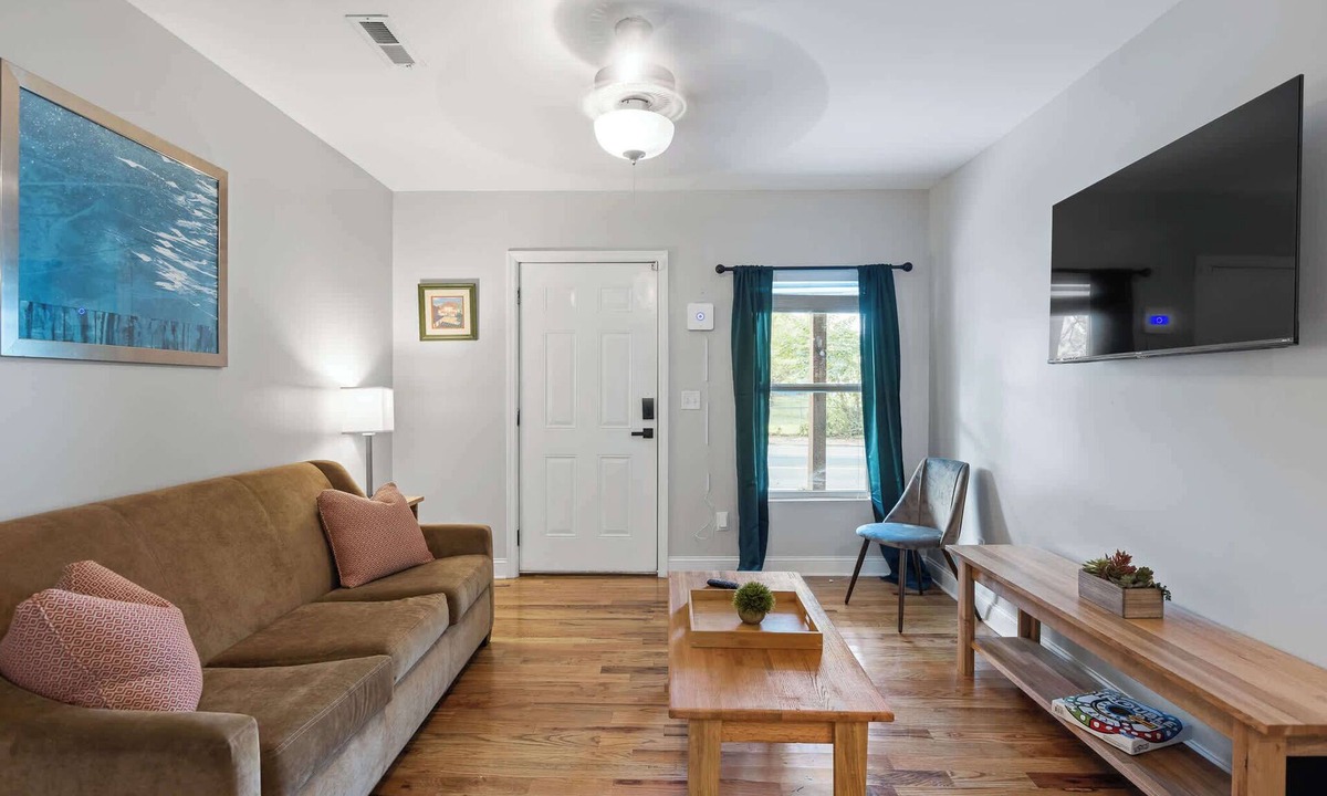 Chattanooga House | Minutes to the Zoo & Downtown! - McCallie Dugout