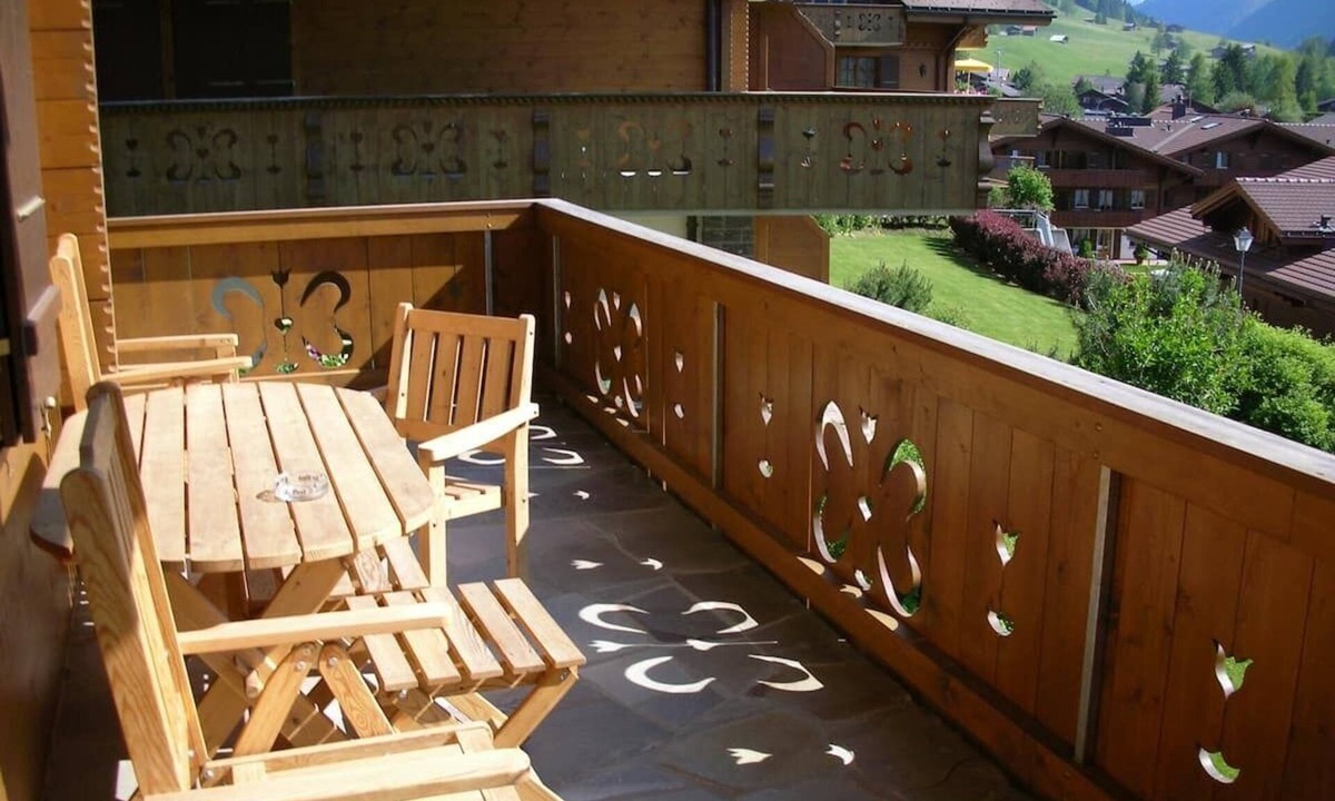Zweisimmen Nr Gstaad Apartment | Minutes Walk from Gstaad Center - Great Apartment